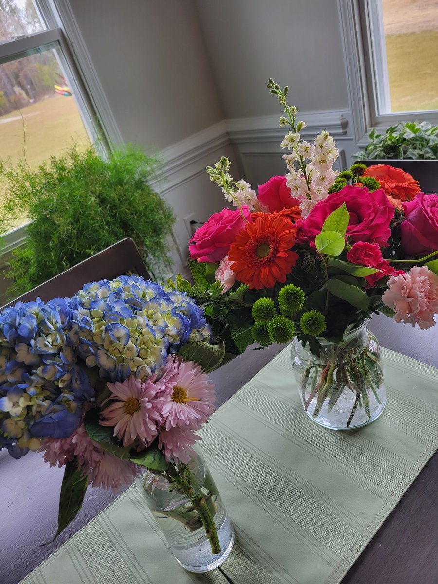 JesukiMedea's tweet photo. @JoricGaming Aww love you and thanks for the flowers too 💗 https://t.co/vu2VsctyrT