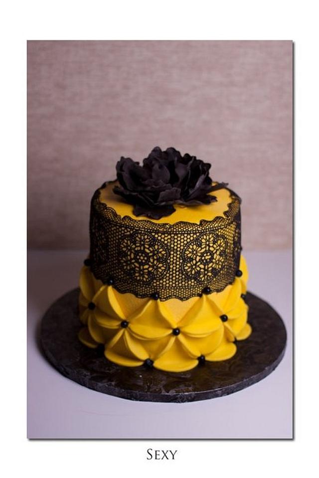 HappyElfSanders's tweet photo. Happy Birthday Janus 💛🖤💛🖤💛🖤🎉🎈🎁 https://t.co/7u2kI2A05R
