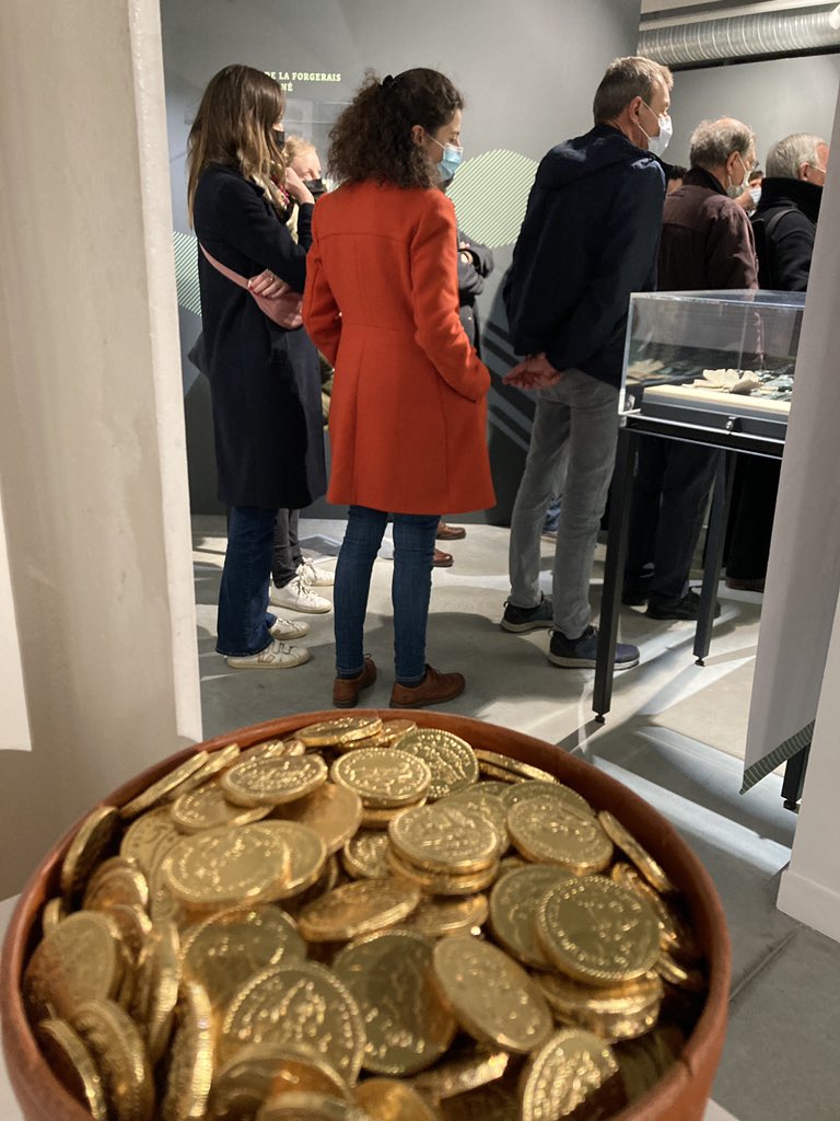 Inauguration de l'exposition "Loire-Atlantique,  terre de trésors" au <a href="/LeChronographe/">Le Chronographe</a> où comment les trésors et les monnaies racontent l'histoire de notre territoire.  Félicitations à <a href="/GrandPatrimoine/">Grand Patrimoine</a> et @GildasSalaun pour la qualité du travail effectué. @poiroutdomino