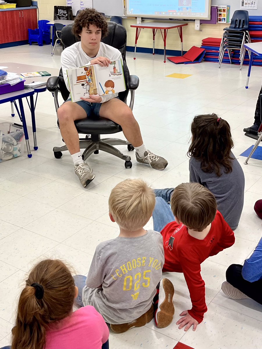 DadeCoBball's tweet photo. Shout out to Tracy Blevins for allowing us to read to her Kindergarten classes at Dade ES.  Josh, David &amp; Brody had a great time. 
@DadeWolverines @DadeCoHigh @DadeElementary https://t.co/JQQyhqkDdZ