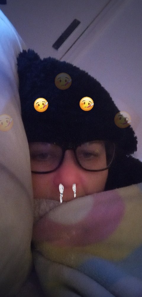 justmarjoo's tweet photo. Lig je op de bank met corona en dubbele middenoorontsteking dus zo doof als de neten #secretduets te kijken. Das ook geen reet aan als je niet kan horen wat ze zingen en dus ook niet mee kan raden. 😭 En die #teletekst 888 werkt ook voor geen meter! 😡
#ziek #doof #corona #griep https://t.co/KwpY3wvQ6q