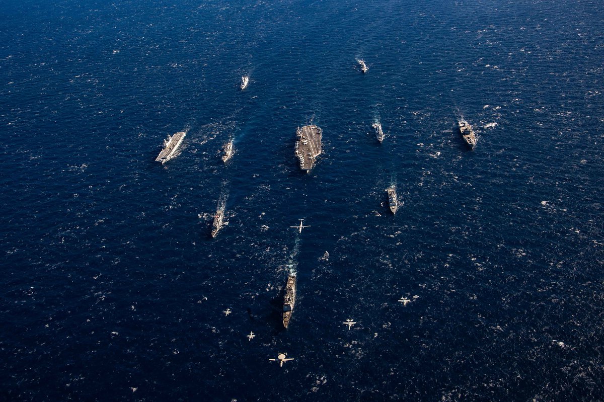 .@NATO cohesion at 🌊 ⚓ 

Units from the #USNavy, @ItalianNavy & @COM_SNMG2 transit the #MediterraneanSea during Neptune Strike 2022, Feb. 2.

#NeptuneStrike22 highlights #NATO’s ability to integrate the warfare capabilities of a carrier strike group.