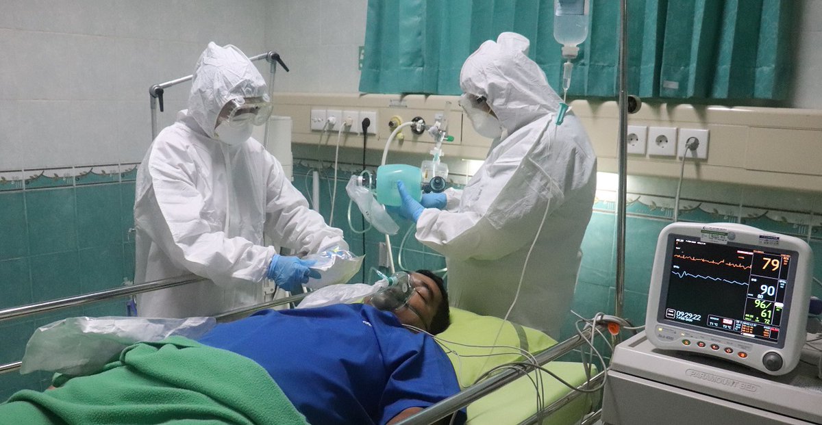 Health care workers, patient, IV, monitor, Java, ICU, photo by Mufid Majnun