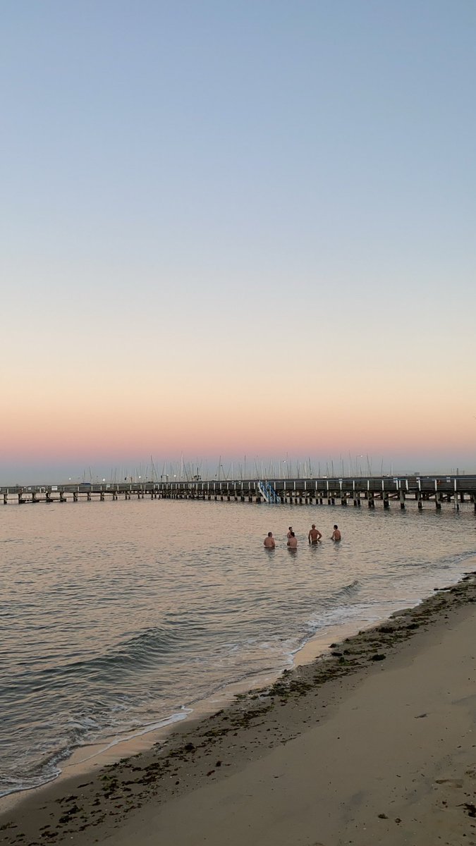 IcebergersBBHC's tweet photo. Morning IceBergers!! The sun is shining here this morning. The water temperature is at 19.5°☀️ https://t.co/kTY6A8kBQp