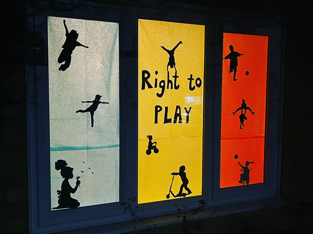 rachmurrayplay's tweet image. Got to love a @windowwander. Here’s my little contribution to @WindowWotton - theme this year is ‘passion’ #righttoplay #article31 #playeverydayday #opalschools #playmatters #community