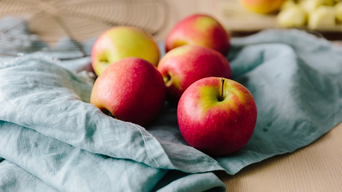 Приснилось есть яблоко. Фрукты опасно. Tasty Fruits. Фото сока банан яблоко дома. Фото сока мой банан яблоко домашний.