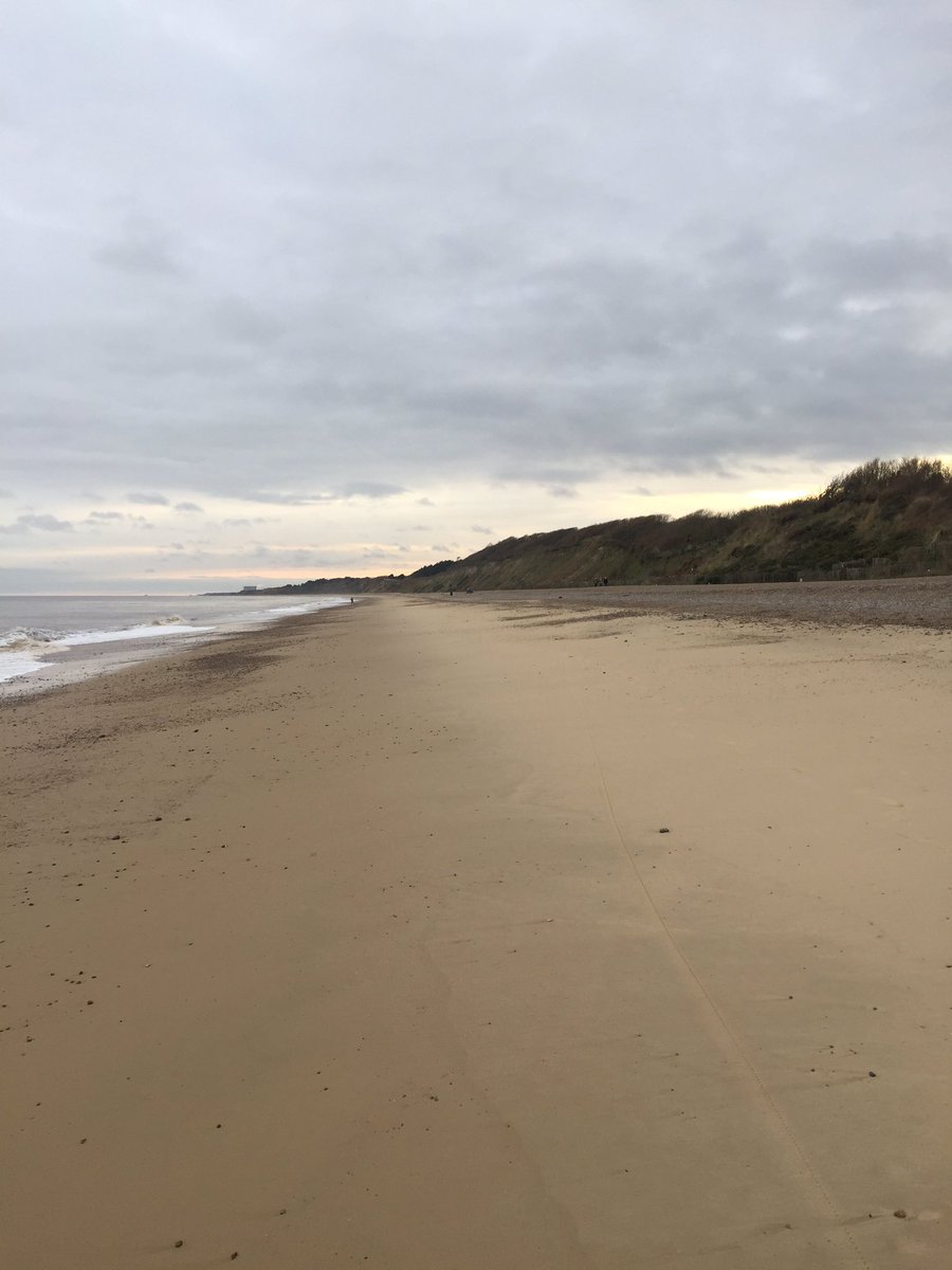 drmatthewgreen's tweet photo. 🧵 It’s 8pm. I am in a pub in a recherché corner of King’s Cross. Night has spread its raven’s cloak. That liquid celebrated in #3 is in my hand. It can only be #Shadowhour. Tonight I’d like to tell you about my trip to Dunwich, which I revisited yesterday, after a 2-year absence https://t.co/WXMfJZKSqZ