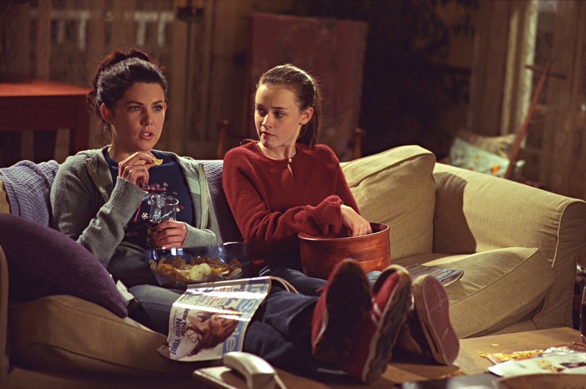 GilmoreGirls's tweet photo. Happy #Galentines Day from our bffs to yours! 💞 https://t.co/1WFmhLckGf