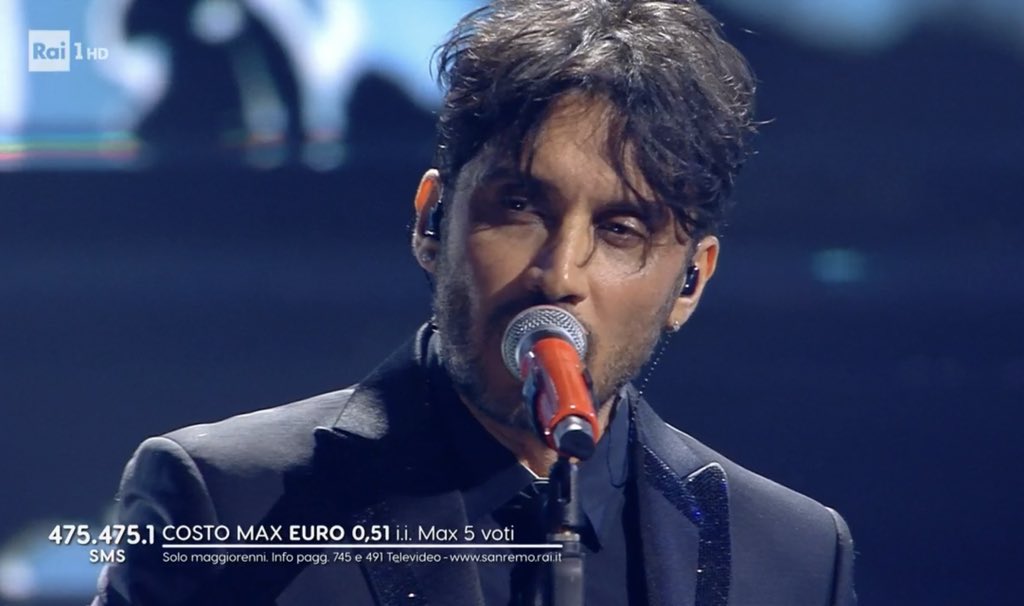 Mi hai fatto emozionare. Bravissimo. 
P.S. il vero dilf d’Italia stasera ha il codice 03. 😂😂😂 #Sanremo2022