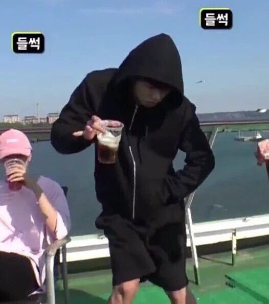 borahaeeeee__'s tweet image. Okay but la whistle in the back pha kuIdol
Johhh
#BTSARMYZA