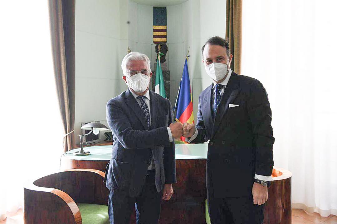 Ringrazio i tifosi per l’emozione che mi stanno facendo vivere.  Ringrazio il Sindaco con cui è nata subito una sintonia. La squadra è osmotica con la città e lo stadio deve essere l’elemento portante. 

#MacteAnimo #ForzaGranata <a href="/OfficialUSS1919/">US Salernitana 1919</a>