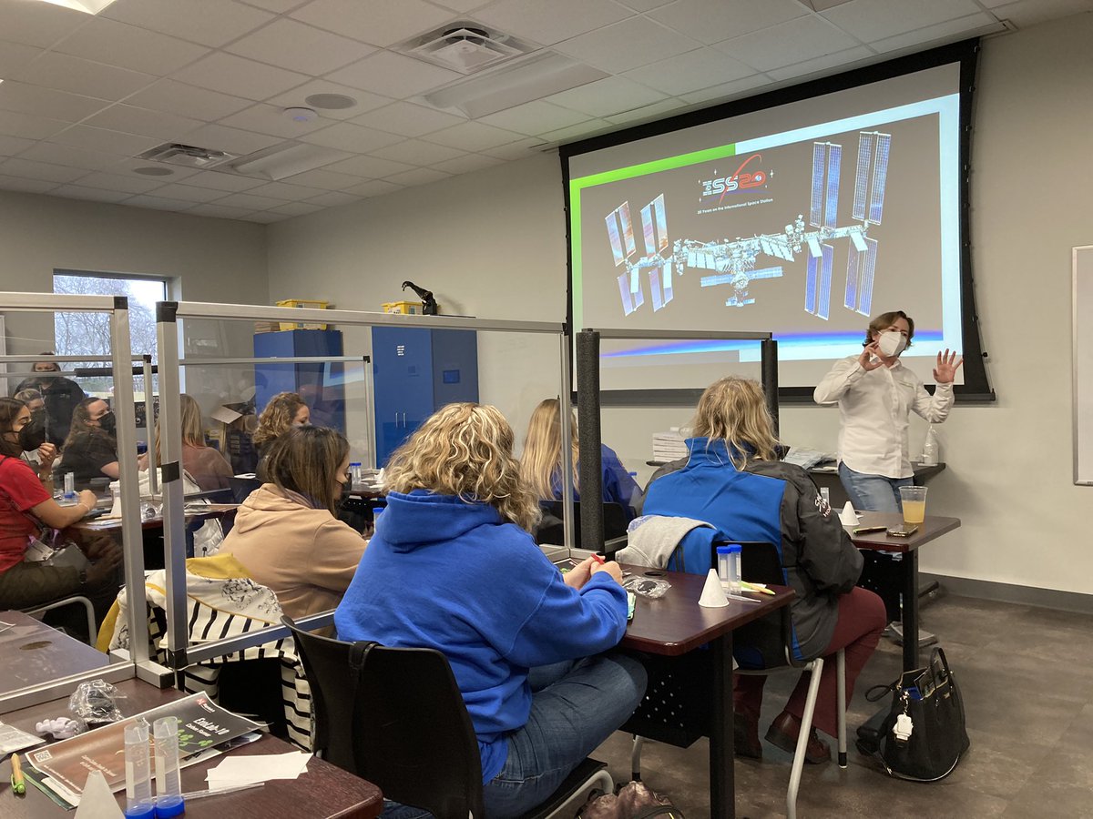 KirsiCootie's tweet photo. Glowing DNA, immune response in space, &amp; the biggest alfalfa?
Hands on experiments for students via @ISS_CASIS, @magnitudeio ExoLab, @miniPCR, &amp; @ISSAboveYou!
1 tube has garden soil, the other has fertilizer, Mars &amp; lunar regolith - both w alfalfa.
#SEEC2022 at @SpaceCenterHou https://t.co/TDC7lnKuGz