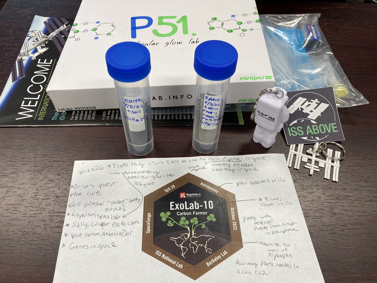 KirsiCootie's tweet photo. Glowing DNA, immune response in space, &amp; the biggest alfalfa?
Hands on experiments for students via @ISS_CASIS, @magnitudeio ExoLab, @miniPCR, &amp; @ISSAboveYou!
1 tube has garden soil, the other has fertilizer, Mars &amp; lunar regolith - both w alfalfa.
#SEEC2022 at @SpaceCenterHou https://t.co/TDC7lnKuGz