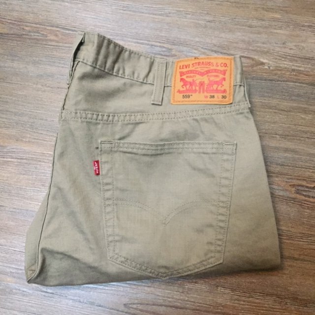 For sale on Facebook Marketplace
ONLY $21 plus shipping
Levi's 559 tan jeans
Men's size 38x30
Relaxed fit
Straight leg
Click the link to buy these jeans
facebook.com/marketplace/it…

#jeans #levis559 #relaxedfitjeans #straightlegjeans #MarionIndiana #KokomoIndiana #thrifting #Indiana