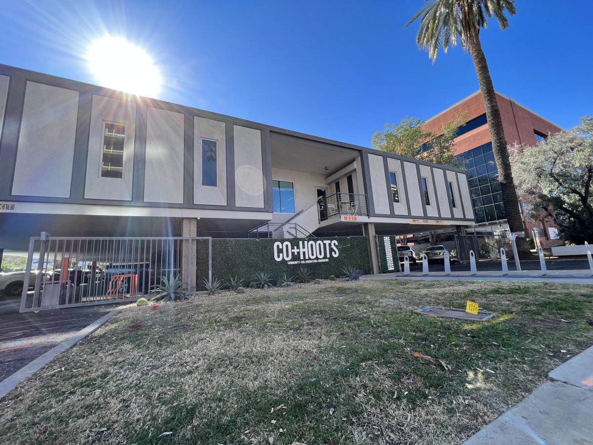 cohootsphx's tweet photo. your office vs โจ our officeโจ #CoworkLocal #CoworkingSpace #CohootsPhx https://t.co/4rj7fCEguo