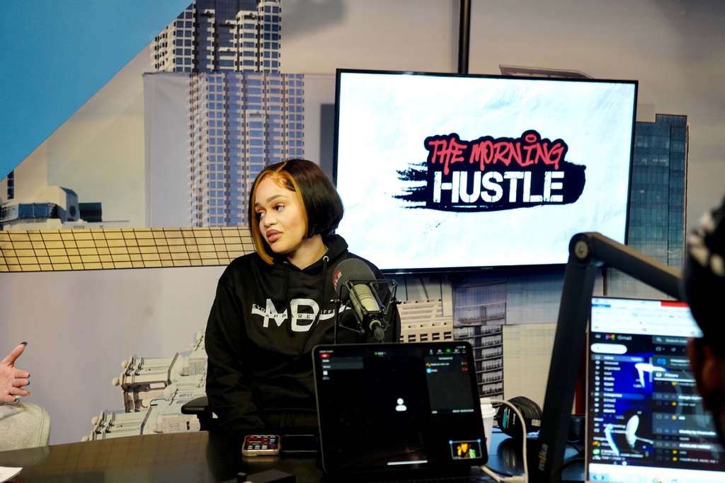 breakbeatmedia's tweet photo. 👀 #TheMorningHustleShow interview w/ @headkrack & @starringlorel feat. @dontcallmeewhitegirl - talking Growing Up Light Skinned, Going Viral & Sex 😯
📍Ep. on The Morning Show Hustle's YT
#breakbeatmedia #podcast #DCMWG #WYBWTM #comedy #podinterview #viralinfluencer #funny https://t.co/O4sxMuPujv