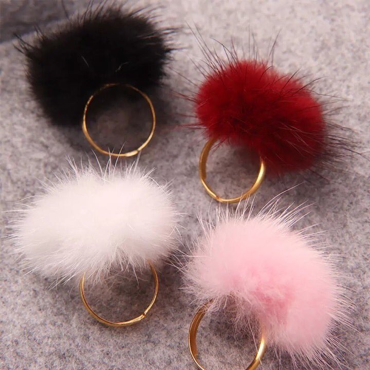 ShopCuteAF's tweet image. Faux Fur Pom Pom Rings 💋💋💋

SHOP NOW at cutiebootymedia.com/accessorize.