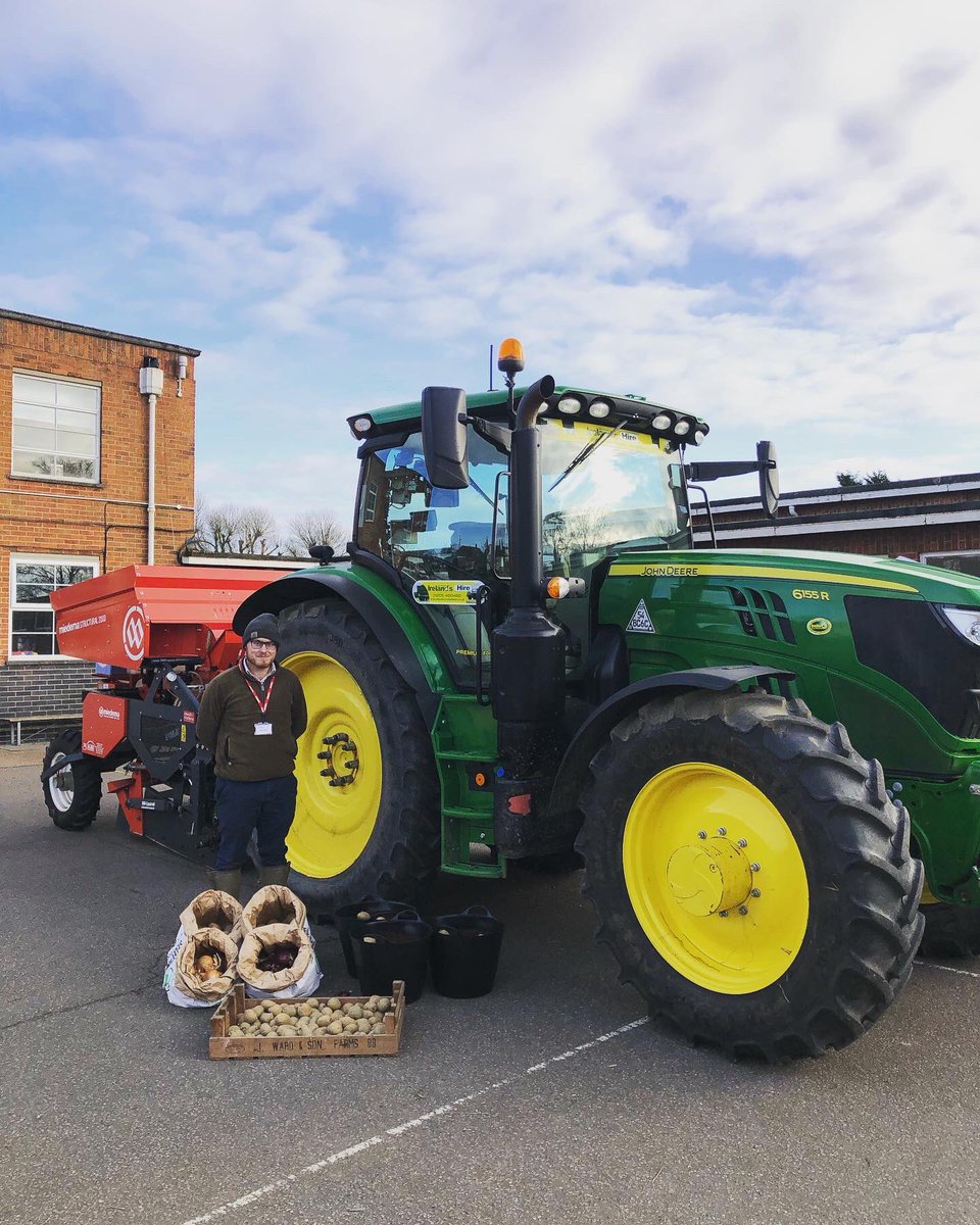 macfarlane_2's tweet photo. A first for me today ‘Tractors into Schools’ Nearly 100 Y1 &amp; Y2 pupils kicked some tyres and asked farmers what we get up too! Rewarding for everyone involved @LeistonPress @SuffolkShow @Suffolkyfc @LEAF_Farming @RedTractorFood #education #agriculture #startthemyoung #buybritish https://t.co/oSpTsBRT4N
