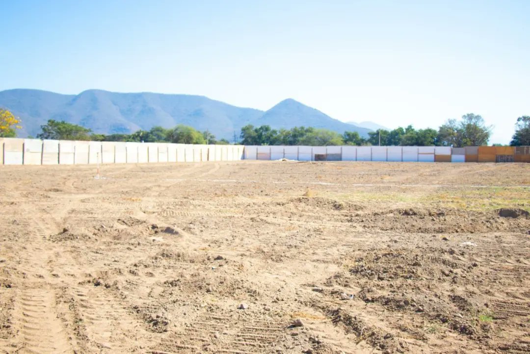 GustavoRoblesM's tweet photo. Esta mañana realizamos la instalación de la primer piedra de lo que será el Bodega Aurrera Glorieta Autlán, una magna obra que traerá inversión y beneficios para las familias autlenses. #Autlánmejor #ClaroQueSi. https://t.co/oyQgX6CanJ