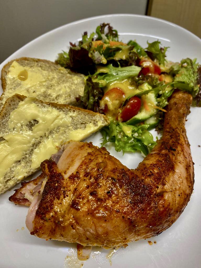 tantrictrevbbq's tweet photo. BBQ Bread and Spatchcock chicken on the Weber MT. Chicken rub was A&amp;O feather duster in Crème Fraîche and marinated for two hours. Side salad and homemade French dressing. #bbq #homebaking #bbqbread #spatchcock #chicken https://t.co/DDisH9RJ1E