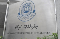 AhmedSiddeeq's tweet photo. ޣައްދާރުންނާ ދެކޮޅަށް ޙުކުމެއް އައުމަކީ ނާދިރުކަމެއް.
ފަނޑިޔާރުންގެ ތެރޭގައި ޢަދުުވެރިން، ﷲ އަށް ބިރުވެތިވެ، ﷲ ގެ ޙުކުމުން ޙުކުމް ކުރާ މީހުން މަދުވެއްޖެ.
ބަލަން ތިބެމާ، ފަނޑިޔާރުންގެ ނިނަމުމަށް. 
ކޯޓުތަކުން ޤާއިމު ކުރާނީ ޢަދުލު އިންސާފުތޯ ނުވަތަ ނޫންތޯ. https://t.co/VrIAMJGzp4