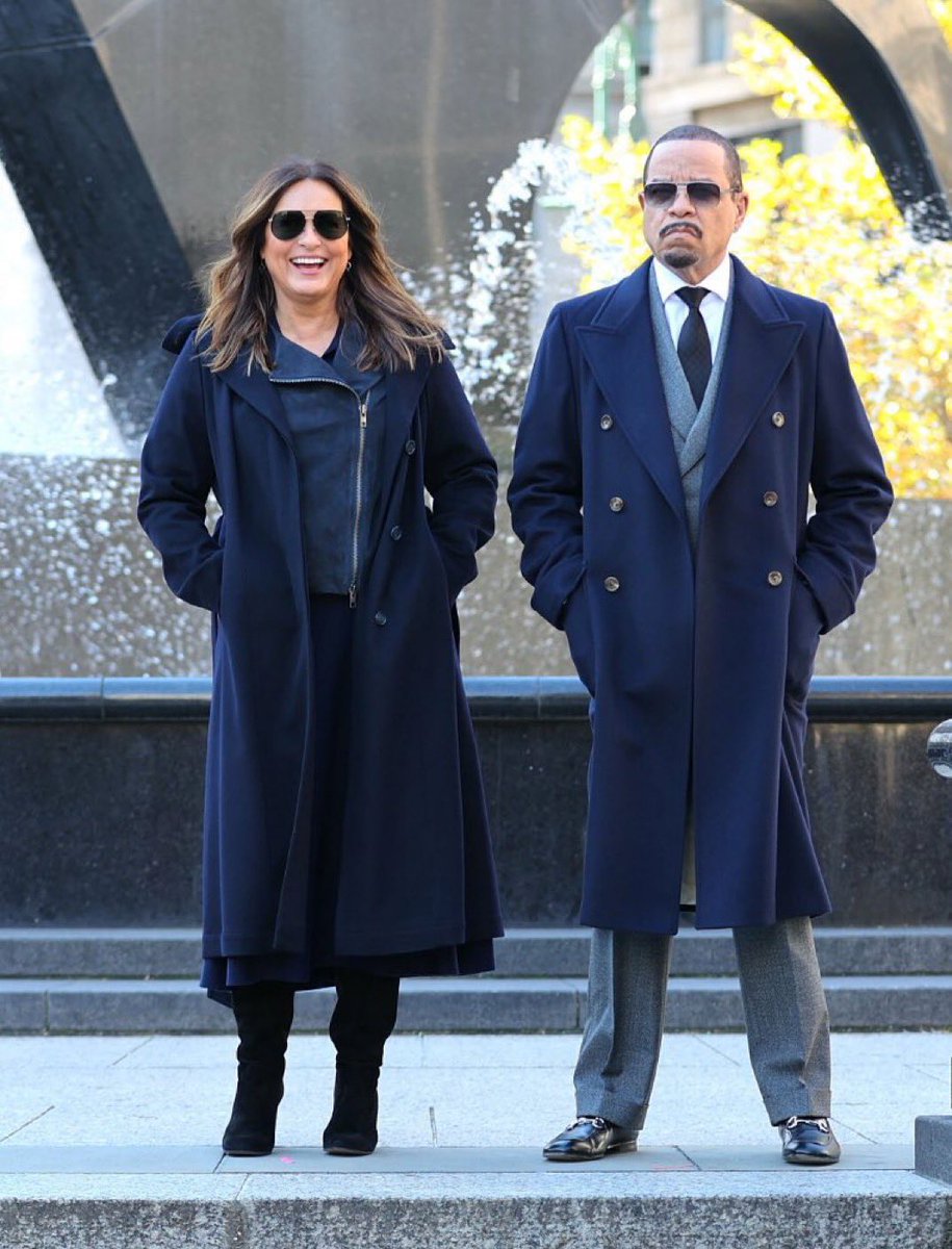 NBCSVU_fans's tweet photo. This photo 🔥! Captain and Sergeant! @FINALLEVEL https://t.co/JKj4yc719s