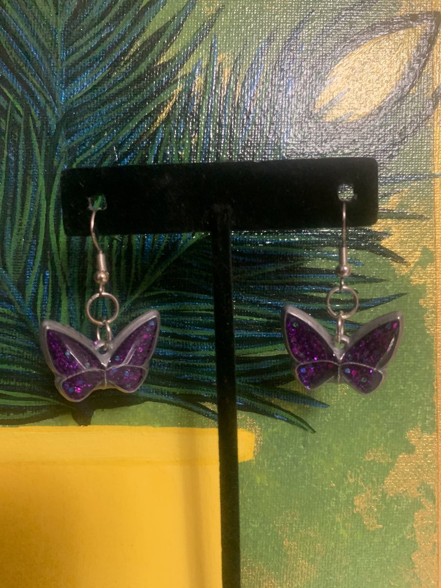 SunflwrMads's tweet photo. Reminder that I have a Etsy🥺🌻 and just to let y’all know I have lots on earrings and necklaces in my inventory so if you are interested but you would like to see more message me here or on my Etsy 🥺🥺 I can also do custom!! https://t.co/ZiPUmYjNjK https://t.co/o57v0qJjVh