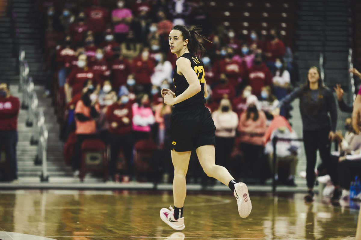 IowaWBB's tweet photo. 🚨 𝐓𝐫𝐢𝐩𝐥𝐞-𝐝𝐨𝐮𝐛𝐥𝐞 𝐚𝐥𝐞𝐫𝐭 🚨

@CaitlinClark22 has her 5th triple-double of the season and the sixth of her career. 

Oh... and there are over 8 minutes left to play in this game. 

#Hawkeyes https://t.co/wzpAbZwqPW