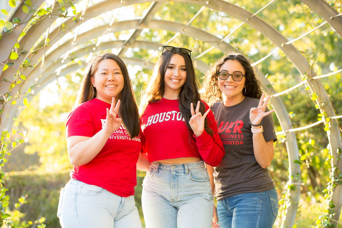 Friday, aka the best day of the week! #CougarRedFriday #UHBauer