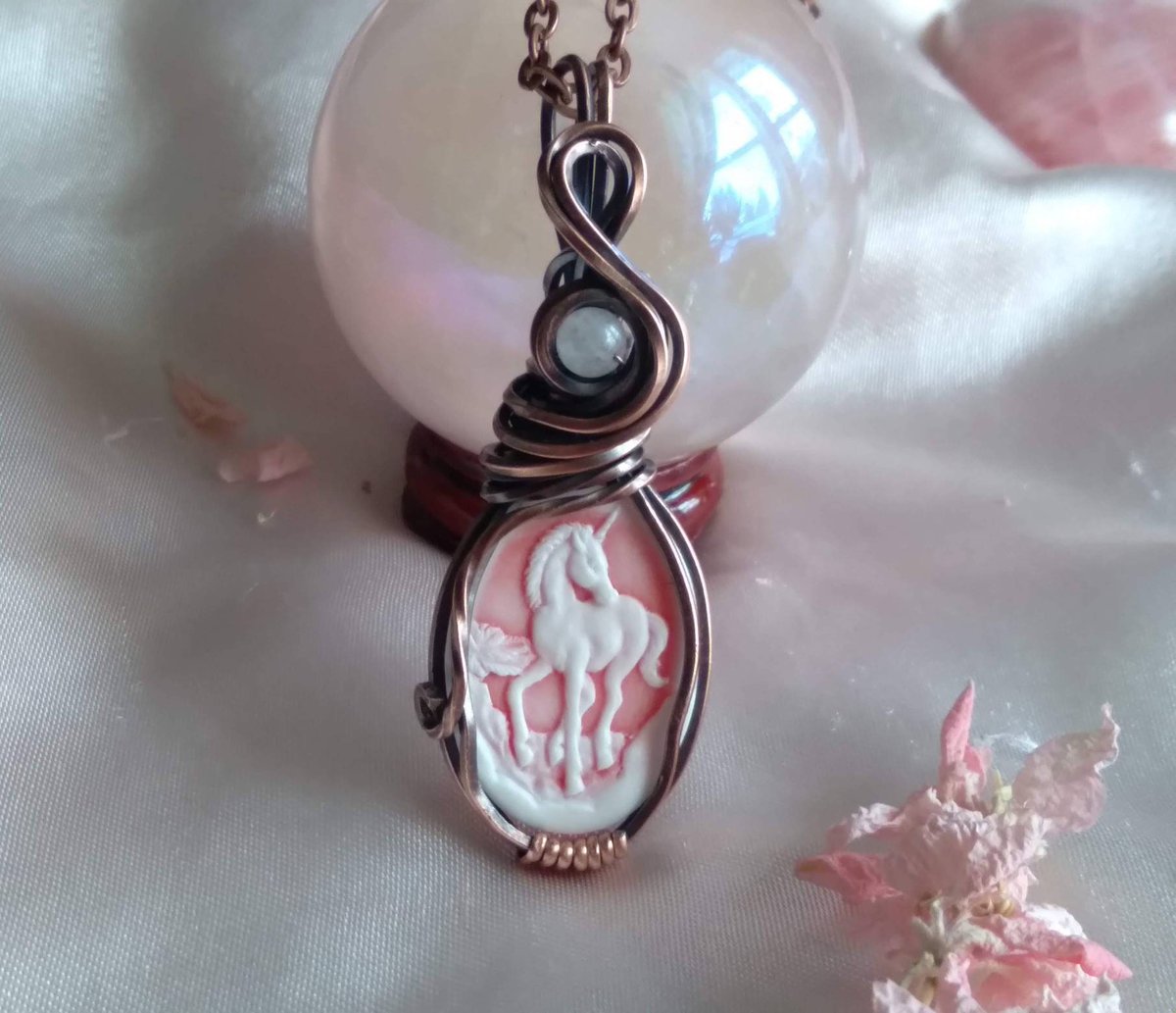 BrookeB38491557's tweet photo. Now available at https://t.co/VdGw3sp17A #etsyjewelrysale : Unicorn dreams rose quartz love copper wire wrapped pendant, copper necklace, #sparkle #unicornmagic #pink #fantasy #copperwirewrap #rosequartz https://t.co/hbkhgmo60I