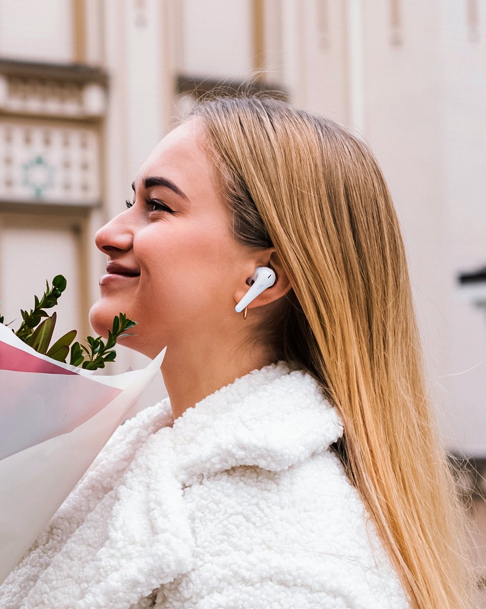 1MoreGlobal's tweet photo. Candies and flowers are fine, but award-winning noise canceling earbuds are definitely a plus for your Val. 🎧🌹 #ComfoBudsPro
Now you can buy 1, and get another on 50% off! Save big on our Vday Sale👉https://t.co/4t1ubSLuXo
-
📸: @charukovsky
#1MORE #valentinesday #bundleoflove https://t.co/JtxSkIt24G