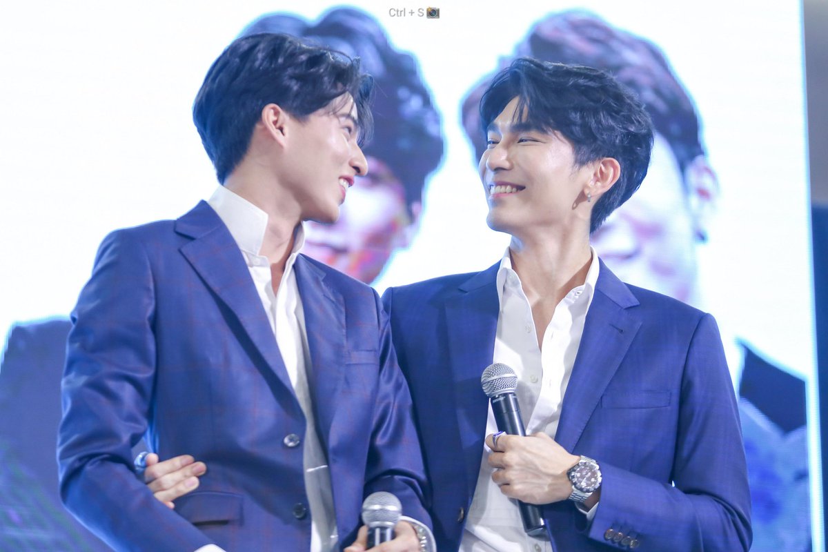lovebluesky7110's tweet photo. Their eyes and smiles full of love when they see eo. 👬🏻❤

I can't wait for someday they hold a beautiful wedding.😌

Love is love.🤟
Love just love.😚

#PowerLoveMewGulf https://t.co/XK380Av4xk