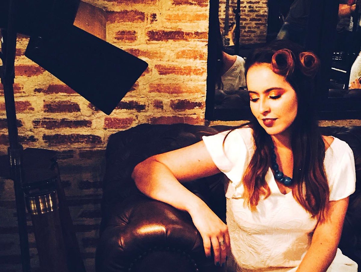 SaraDelgadoVT's tweet photo. El #TBT de hoy llega cargado de funk, recordando el rodaje del videoclip de #Lupita de @LaFunkOrg
Aprovecho para invitarlos al concierto de La Funk este sábado en #LaTomaCervecera en el Piketeadoro (Medellin).
Yo no estaré, pero les mandaré todo mi amor y energía.🕺🏼⭐️🧡
#LaFunk https://t.co/cFusDtjFbP