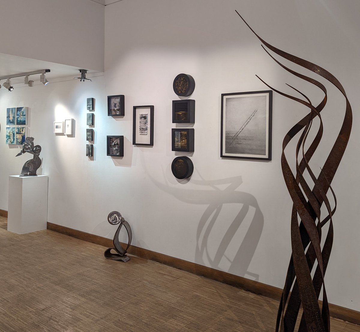 Louisa_Crispin's tweet photo. Fabulous evening at @Muse_Gallery with @fpsartistgroup - so lovely to reconnect with everyone

Beautifully curated by @mokugomi and Sally Buchanan - loving the shadow

Continues until 20 February 
Tuesday-Sunday 12-6 https://t.co/bE18hyTdWT
