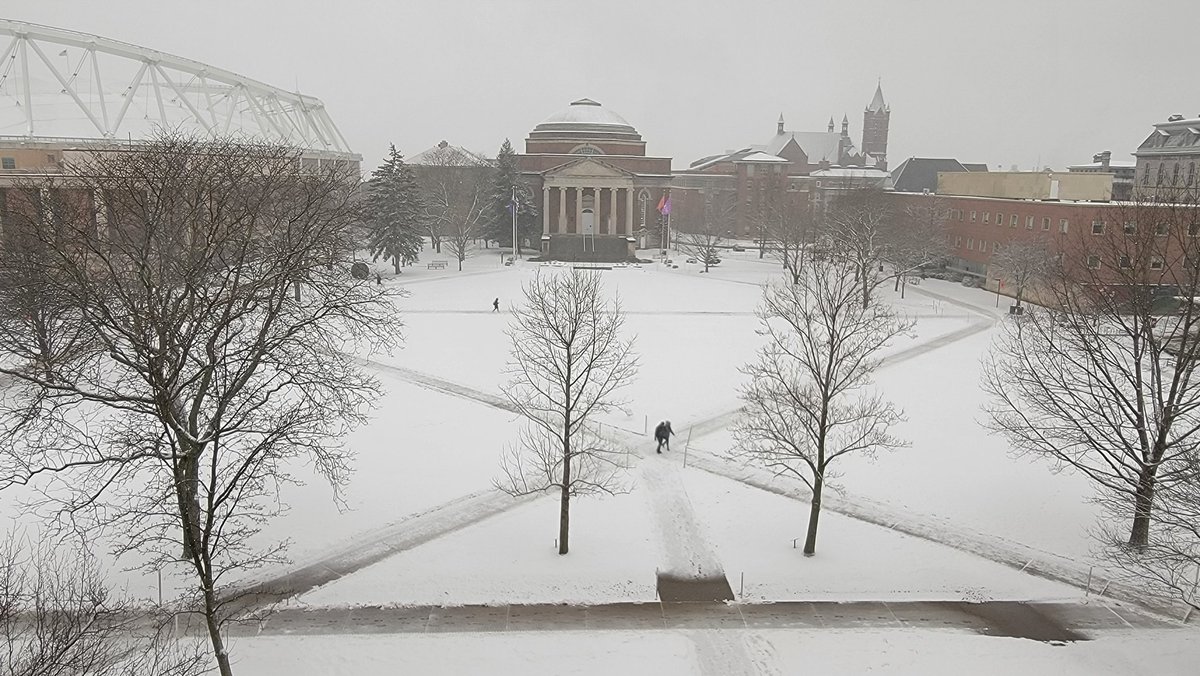 EngineeringSU's tweet photo. #SnowViews #StaySafe #SyracuseU ❄️ https://t.co/TG1hICmtqc