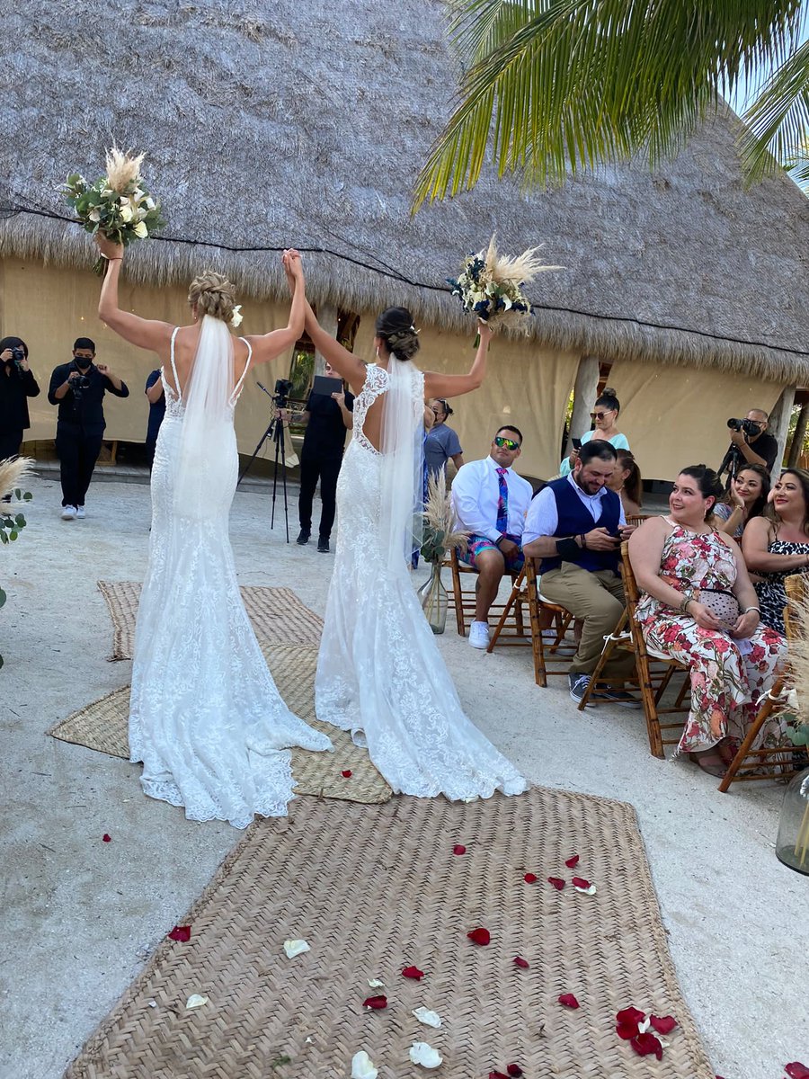 Laura Castañeda tweet media