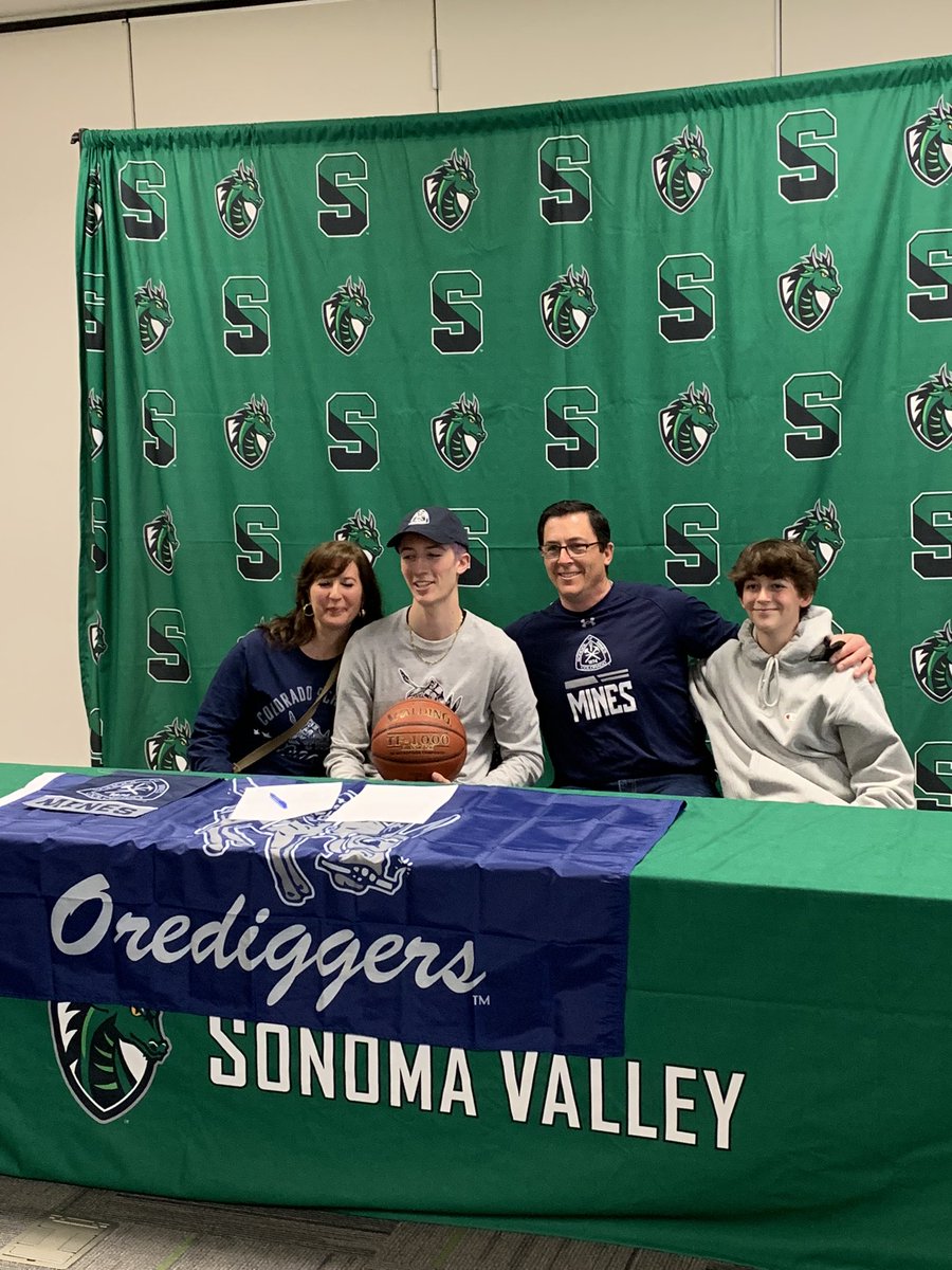 sonomaathletics's tweet photo. Great day to be a Dragon! Super cool signing ceremony for @domgirish as he signs with Colorado School of Mines @minesmbb &amp; Aidan Griggs-Demmin signs with Haverford College @j_a_hutchinson @SVHSDragons @KSVYsonoma @sonomanews @SonomaBBall @NBBANorthBay https://t.co/iqCrD8Vxu8