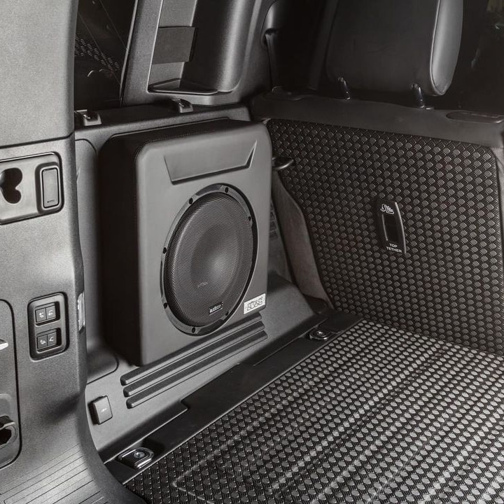 👏@accentaudio What a 🆒️ custom box featuring APS 10D Prima subwofer 🎵 for new Land Rover Defender 💪

#defender #audison #subox #subwoofer