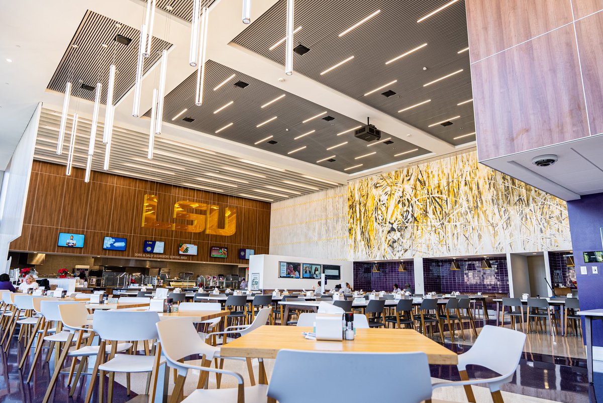 Sports Dissected (@sportsdissected) on Twitter photo NEW VIDEO: inside <a href="/LSUfootball/">LSU Football</a>’s $28M Performance Nutrition Center, where <a href="/LSUnutrition/">LSU Performance Nutrition</a> prepares fresh meals for the entire athletic program of 21 sports, daily 👀😋🍱
🐯 Menu items include: gumbo, étouffée, stuffed pork loin
🐯 25 chefs on staff
VIDEO: youtu.be/W0Im7CHJCL8 NEW VIDEO: inside <a href="/LSUfootball/">LSU Football</a>’s $28M Performance Nutrition Center, where <a href="/LSUnutrition/">LSU Performance Nutrition</a> prepares fresh meals for the entire athletic program of 21 sports, daily 👀😋🍱
🐯 Menu items include: gumbo, étouffée, stuffed pork loin
🐯 25 chefs on staff
VIDEO: youtu.be/W0Im7CHJCL8