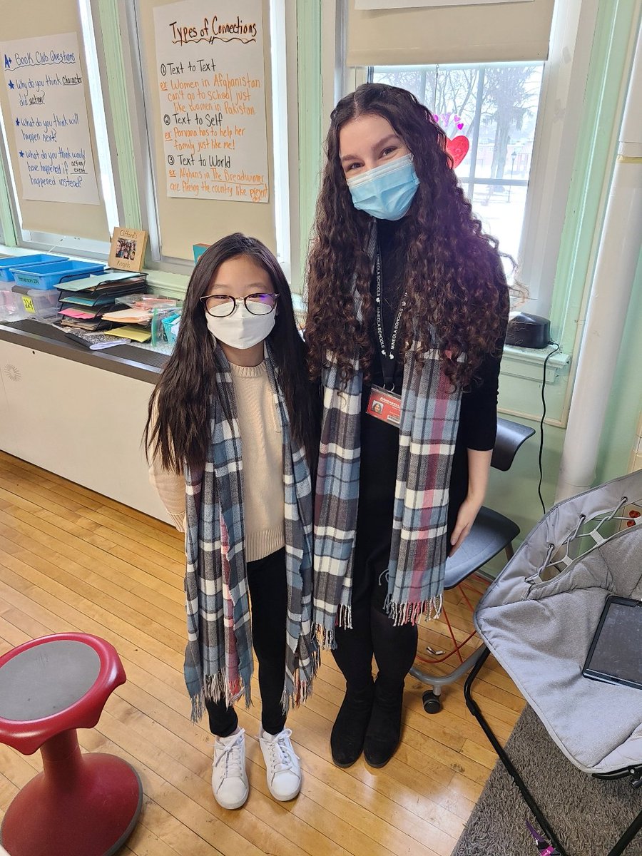 Coordinating matching scarves with learners is ALWAYS a good idea😊 @missclifford24 <a href="/MineolaMS/">Mineola Middle School</a>