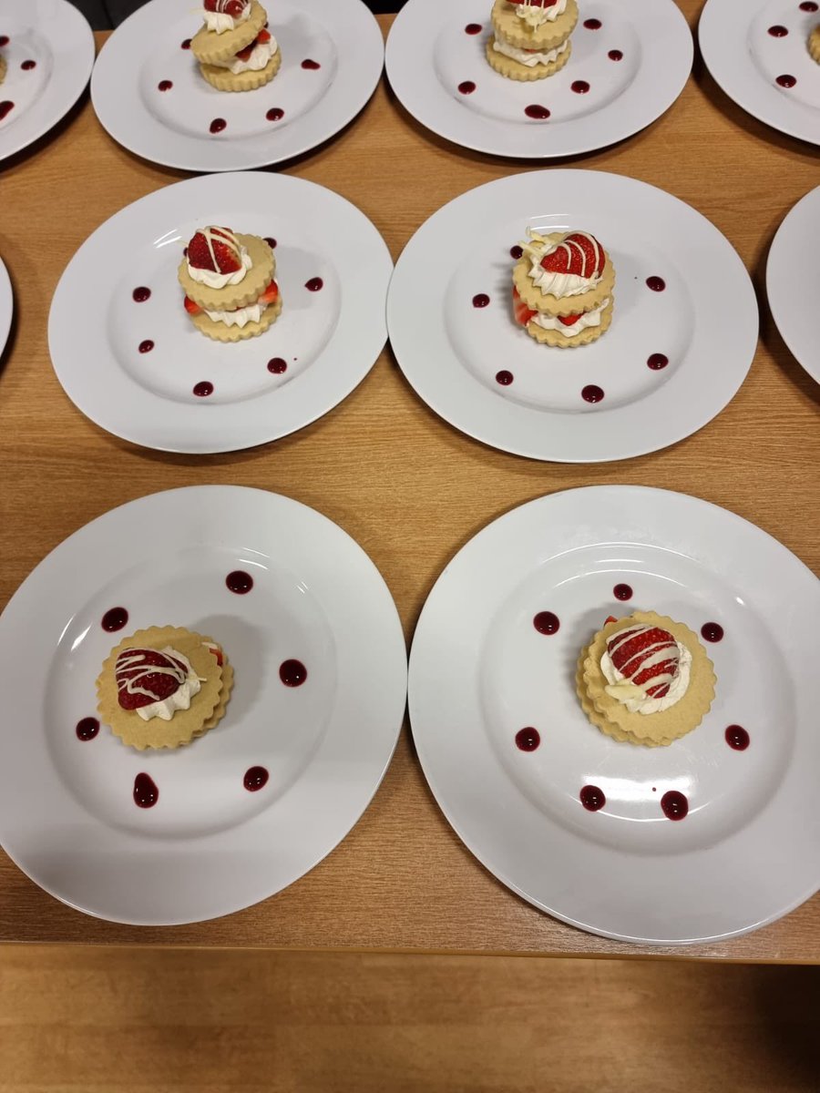 Frances Plascott tweet media