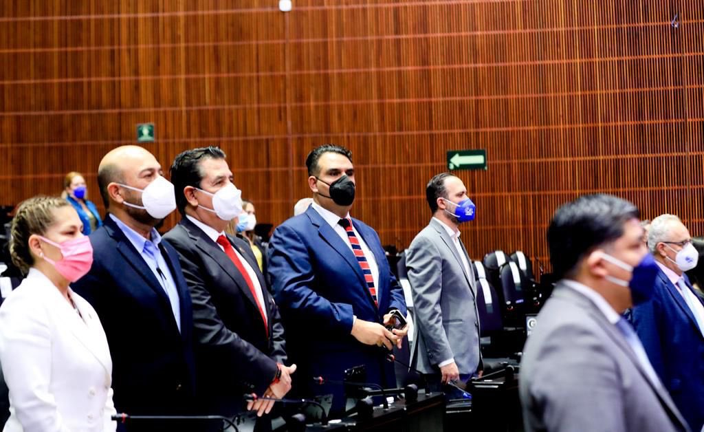 rigofuentes's tweet photo. Hoy está con nosotros aquí en la Cámara de @Mx_Diputados, un buen dirigente del PRI, el Presidente del @PRIMx_Coah, el compañero @willy_schz.

@jagtzjardon, @GPPRIDiputados, @mrikelme, @alitomorenoc, @palomaSnchez, @rubenmoreiravdz. https://t.co/XESL2D4LFF