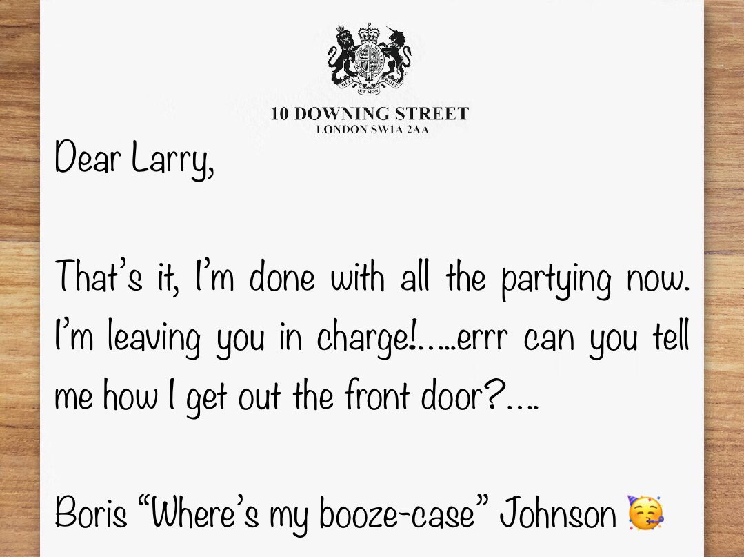 shaunyoung_'s tweet photo. @Number10cat Did you check under your litter tray Larry, I think he might have left you a noteβ¦β¦.π±ππ€ππ #LarryInCharge #Larry #LarryOurBoss #LarryForPM #CatsOfTwitter https://t.co/AWZd9ewYUz