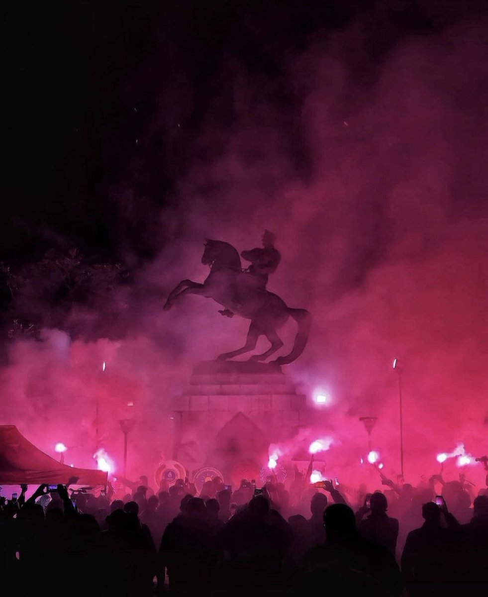Duyulmaz boş laflar
Hakikat sürer hükmünü 
Kim ne derse desin 
Zafer Doğduğu gündü

#Samsun