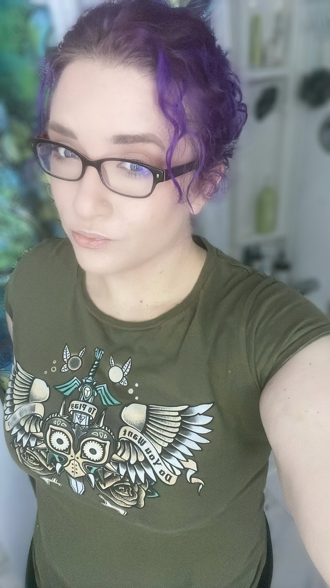 Some days you just have to throw on your fave nerdy shirt , tie your hair back, put on glasses, and get on with your day! They’re not all glamorous for me and I’m more than ok with this 🤓 . We should normalize this too. #ThursdayThoughts