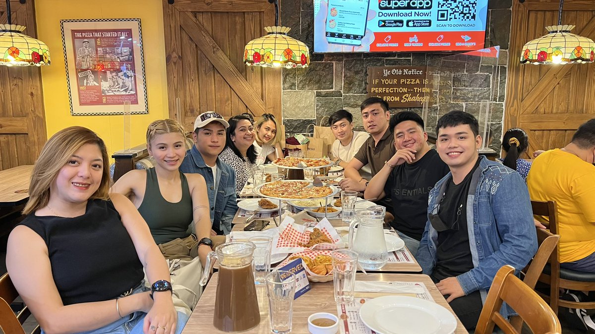 intraVENUSfluid's tweet photo. Tiktok Family to Genuine Friendship. #UnexpectedMeetUp https://t.co/M6ak92bTXT