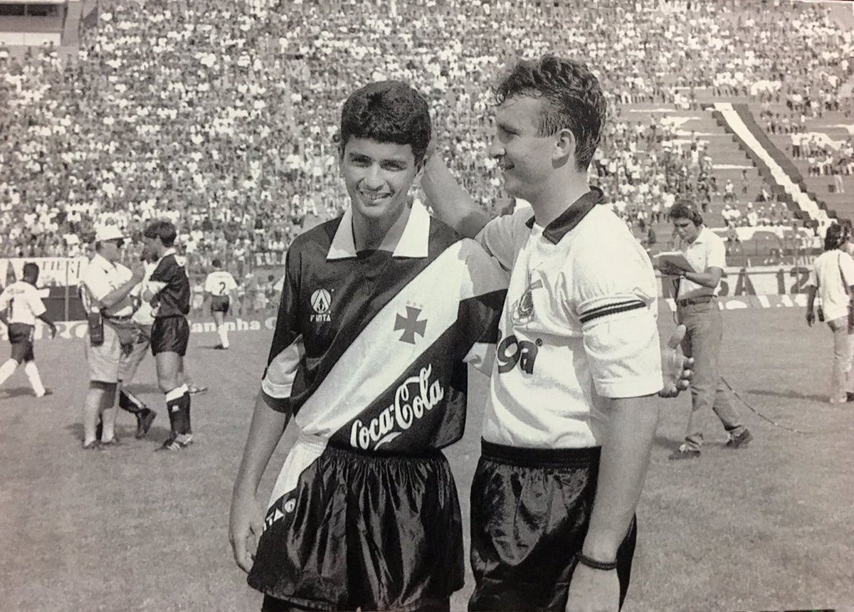 #tbt com meu parceiro @10neto, que é craque na bola e na resenha 😂, em um @VascodaGama x @Corinthians, nos anos 90! Lembrança linda desse clássico do nosso futebol. #bebeto #vasco #neto #riodejaneiro #sãopaulo #rj #rio #futebol #timão #vasco #anos90