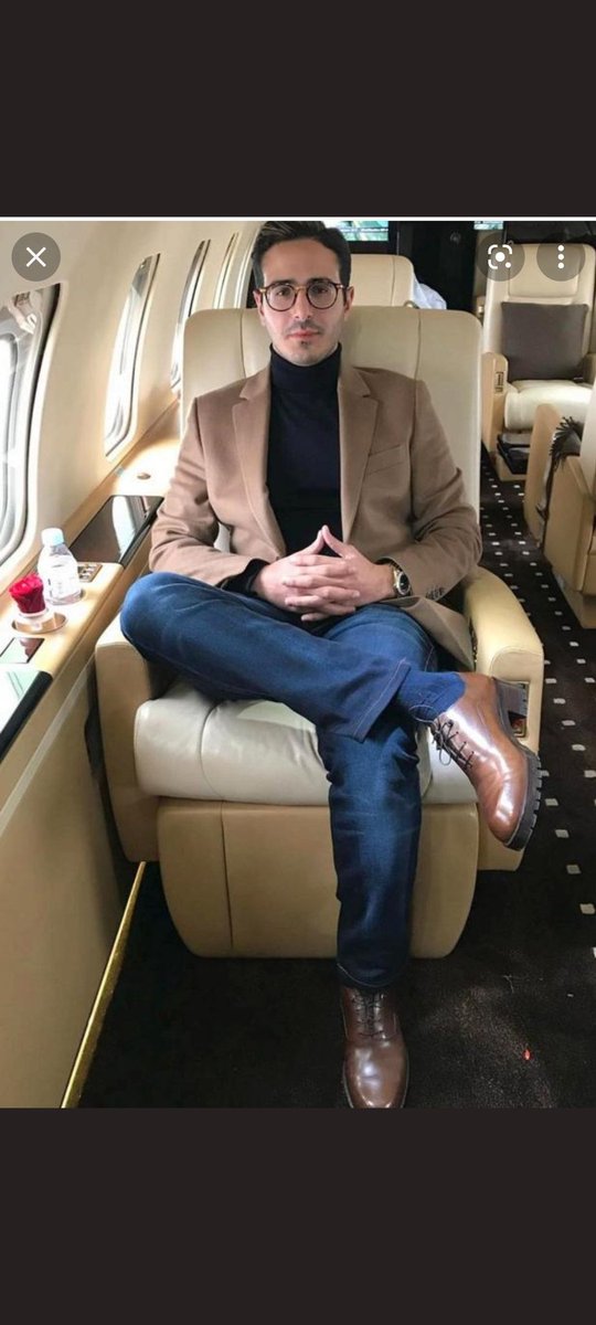 rotimismith1st's tweet photo. Simon Leviev is a dirtbag yes, but you have to be a special type of slow if a billionaire is asking you for money, thats the part I dont understand #TheTinderSwindler https://t.co/NROjMgEQ1O