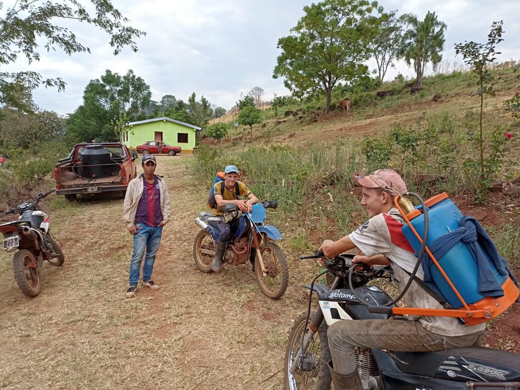 vjkreimer's tweet photo. En Colonia Carril y Cerro Moreno esta tarde, junto al diputado @RafaPigerl y los intendentes de Aristóbulo, Garuhapé y Salto Encantado recorrimos la zona afectada x incendios forestales y dialogamos con vecinos. Hace minutos, para alegría de todos, aquí comenzó a llover!! https://t.co/UOZomcRDgG