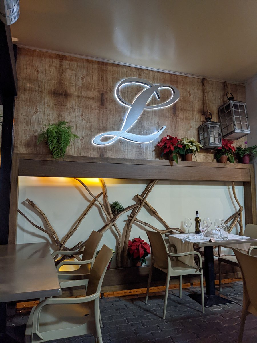 leenos_pt's tweet photo. Photo by Svitlana Semenko

#madeira #madeiraisland #leenos #restaurant #funchal #funchalcity #funchalcity☕️🌤🌺🌸 #restaurante #funchal❤️ https://t.co/BsDTfoJF34